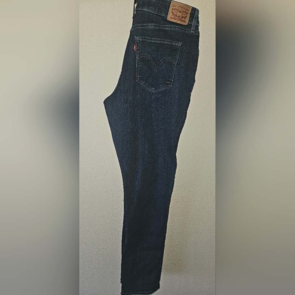 Women's Levi Jeans 👖